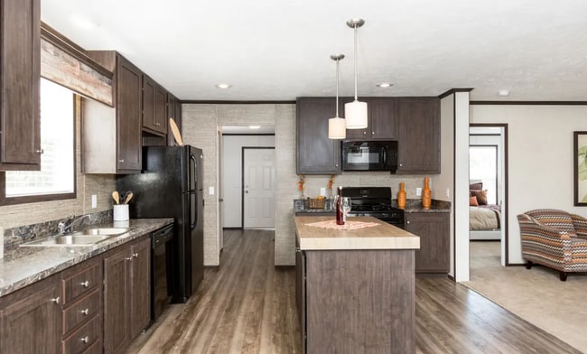 16658 N Kimberly Dr, Holly, MI 48442 - photo 3