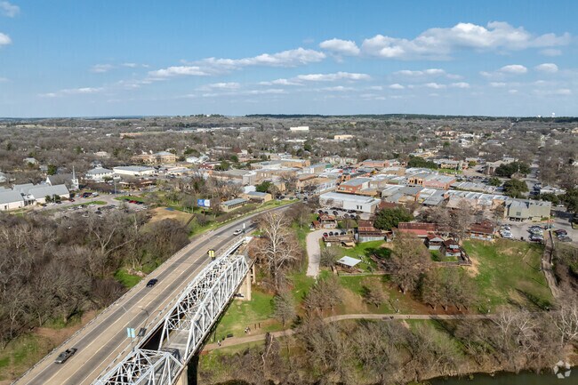 The June Hill Pape Riverwalk Trail follows the Colorado River.