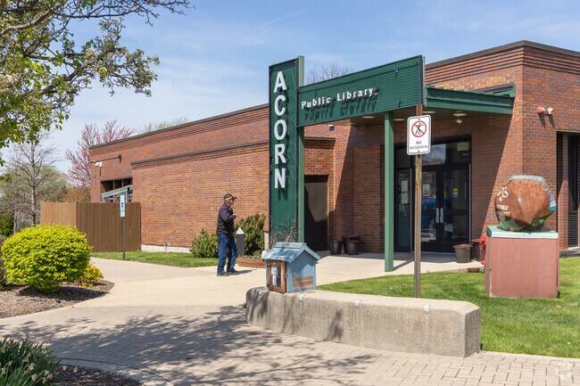 Acorn Public Library of Oak Forest is open daily from 9am to 5pm, closed Sunday.