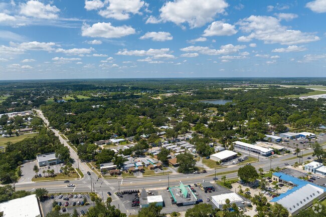 Convenient amenities are available to the Central Mainland neighborhood on North Dixie Highway.