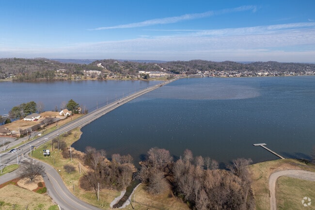 Guntersville Alabama sits along Lake Guntersville and is famous for it's natural beauty.