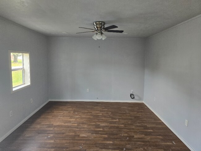 267 Center St unit 3, Orange, TX 77630 - photo 5