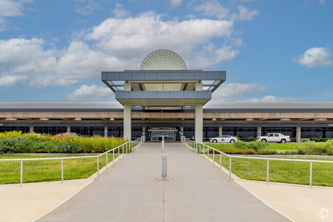 The Evansville Regional Airport is a short drive from the Greater Lincolnshire neighborhood.