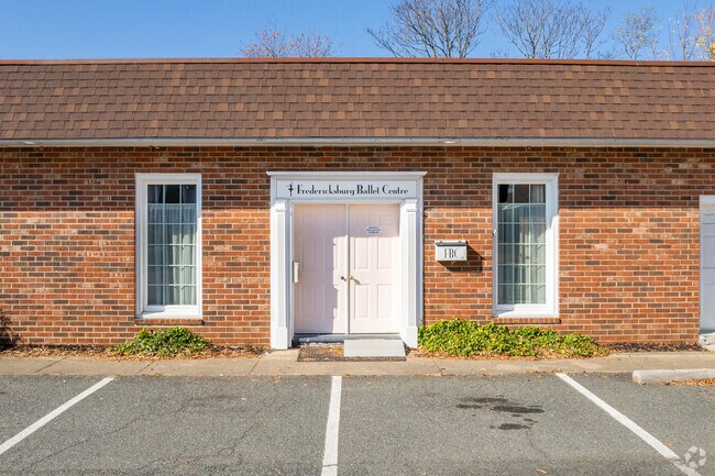 The Fredericksburg Ballet Centre in Lafayette has dance classes for kids of all ages.