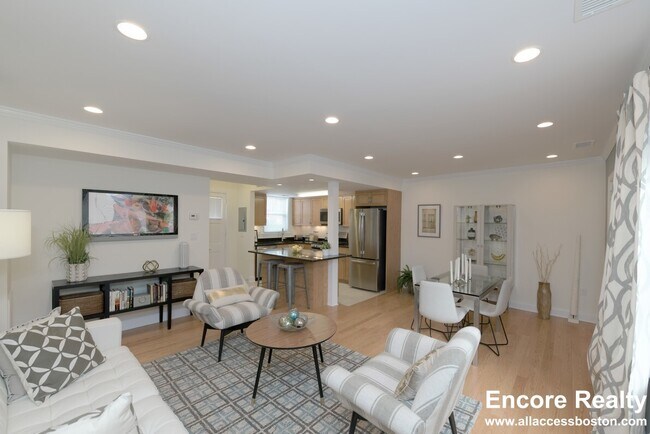 136 Thornton Rd, Chestnut Hill, MA 02467 - photo 5