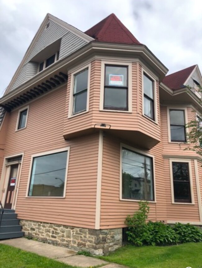 60 W Bridge St, Oswego, NY 13126