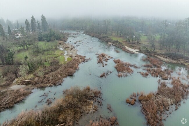 The Umpqua River runs through the city of Roseburg and is popular for rafting.