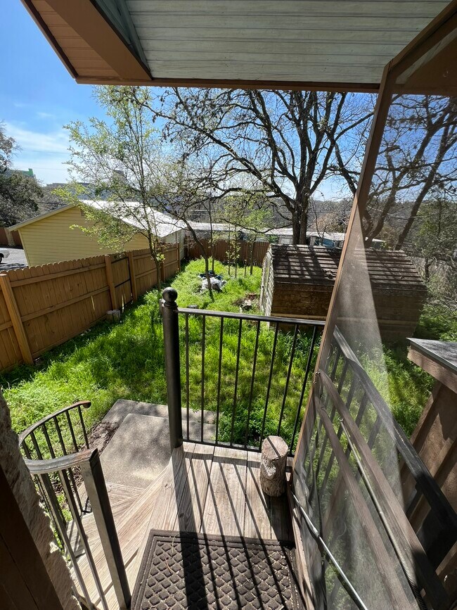 813 W Bluebonnet Dr, San Marcos, TX 78666 - photo 7