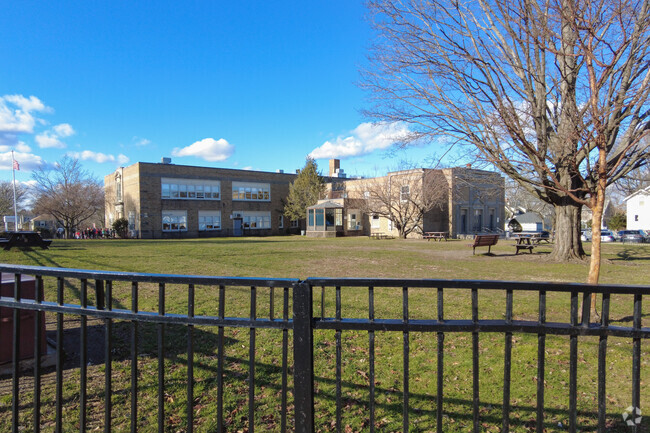 Winthrop Elementary School in Melrose has an overall grade of A on Niche.