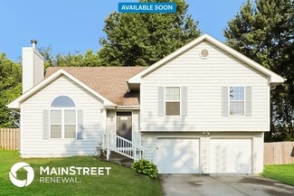 19402 Diamond Ln, Smithville, MO 64089