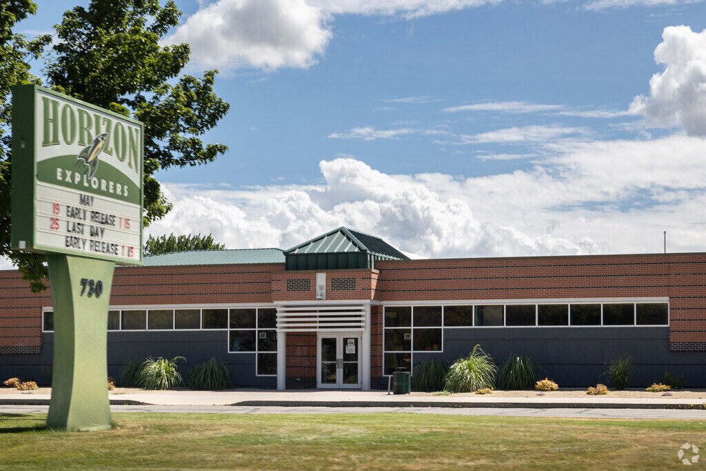 Horizon Elementary west entrance with marquee sign.