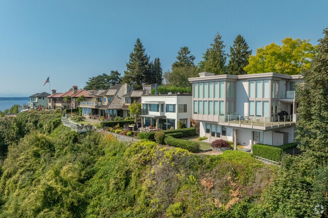 Southeast Magnolia features a wide array of architectural styles.