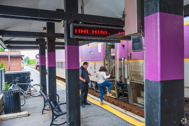 Residents who don't want to drive into the city can easily take the Haverhill Line train from Wakefield Station near Bear Hill.