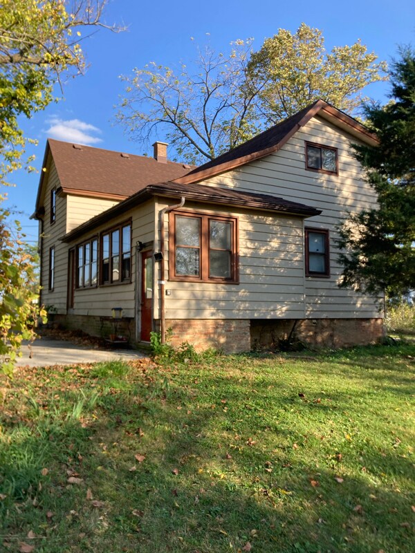 9069 S 13th St, Oak Creek, WI 53154