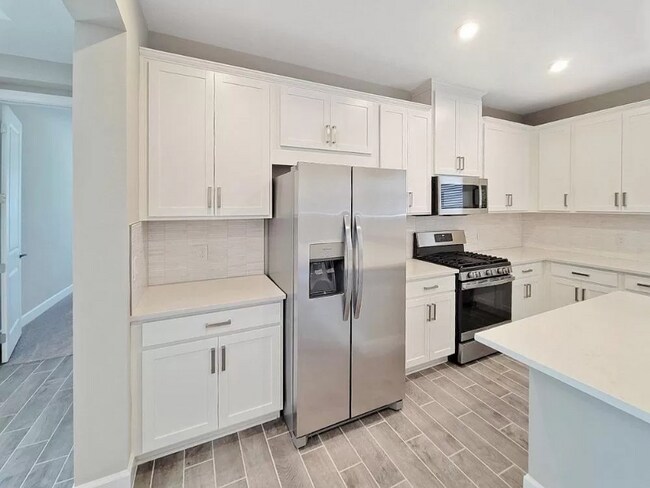 11019 Devonbridge Dr, Palmetto, FL 34221 - photo 5