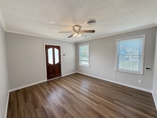 911 Central Ave, Gretna, LA 70053