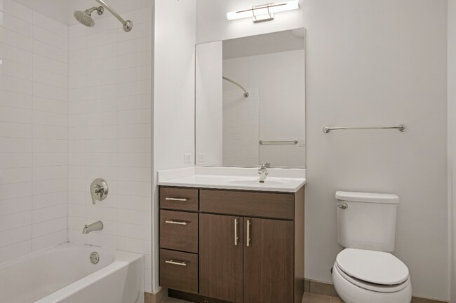 169 W Superior St, Chicago, IL 60654 - photo 4