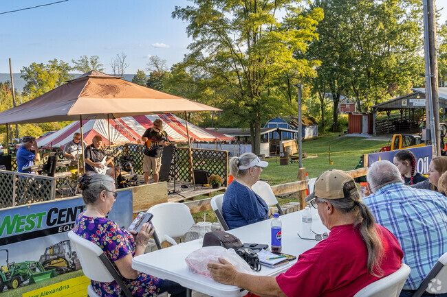 The Sinking Valley Farm Show is an annual event with local bands and vendors near Grazierville.