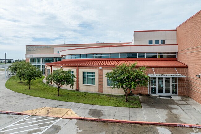 Nolan Ryan Junior High is rated the #10 best public middle school in Brazoria County.