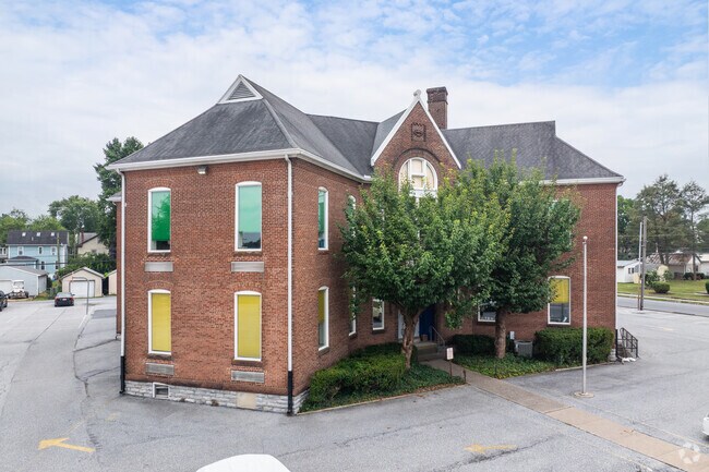 Students in grades K-5 attend Elizabeth Z Price Elementary School.