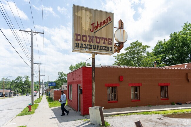 Johnny's Donuts combines hamburgers and donuts in the Oak Park Southwest neighborhood.