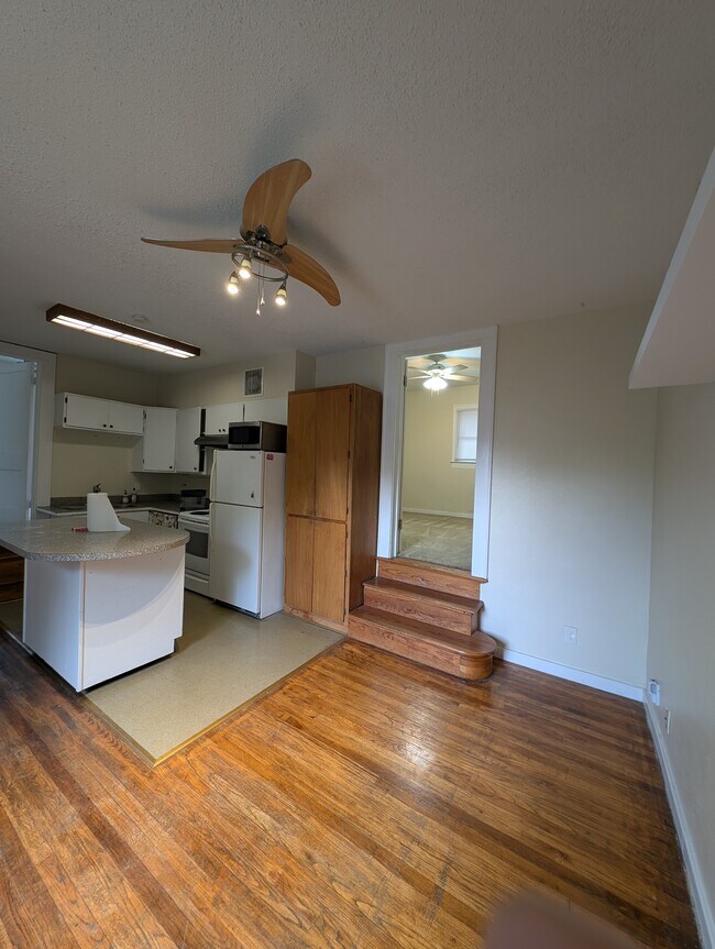 3715 Tom Green St unit 3715.B Tom Green, Austin, TX 78705 - photo 3