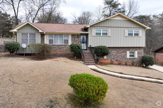 Large single-family homes are available in Garden Highlands of Birmingham, AL.