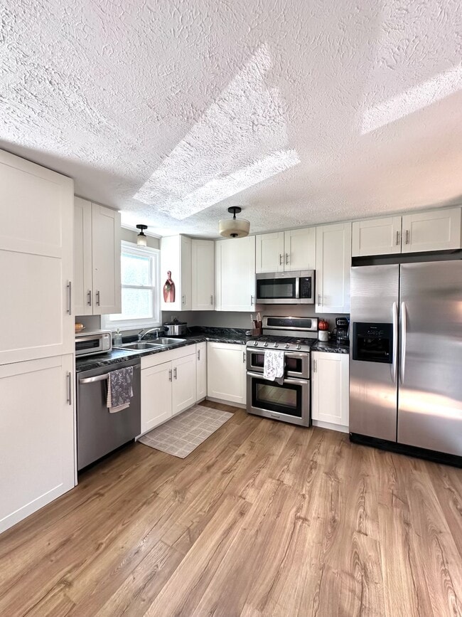 107 Lakelawn Dr, Winona Lake, IN 46590