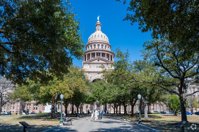 Uptown Austin anchors Austin’s culinary scene with diverse dining options.