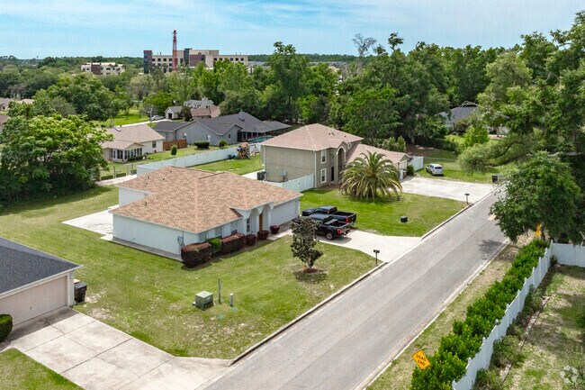 This row of Southwest Ocala homes sits upon spacious lots.