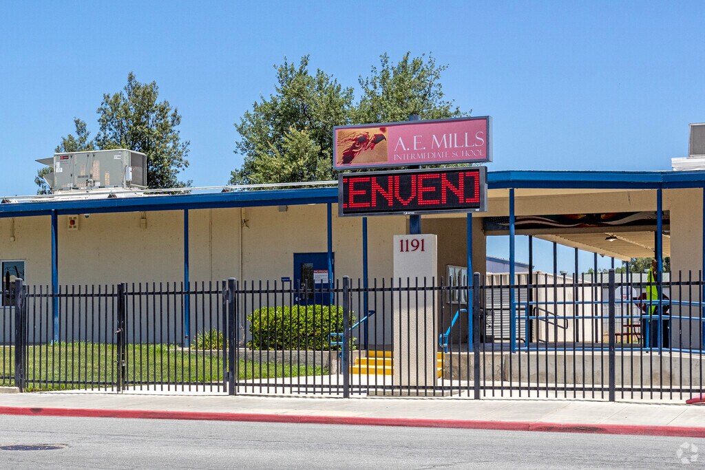 Welcome to Arthur E. Mills Intermediate School in Firebaugh.