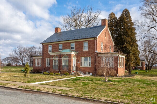 Colonial Home in Delaware City