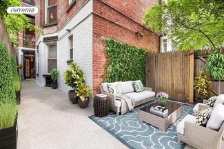54 E 83rd St, New York, NY 10028
