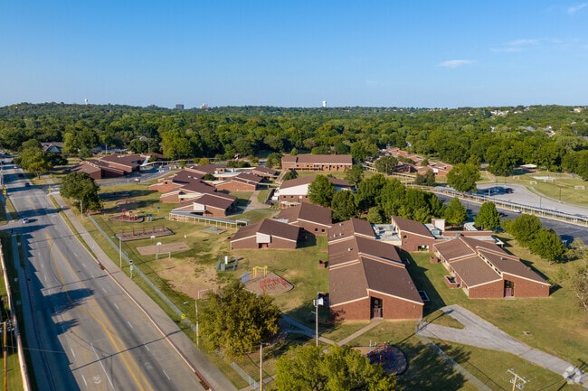 Discover the academic excellence at Jenks East Elementary School in Tulsa, OK.