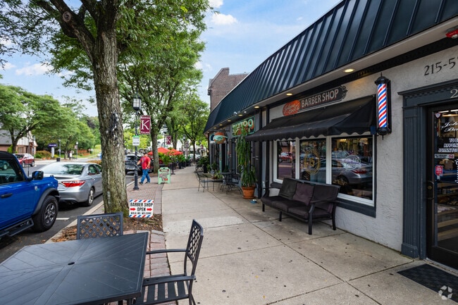 Keswick Ave in Roslyn has wide sidewalks and fun stores to explore.