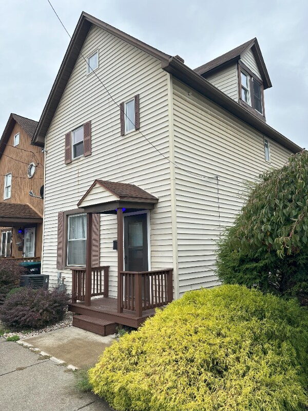 139 E 1st Ave, Tarentum, PA 15084