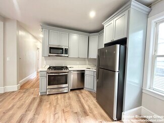 102 Buttonwood St Unit 3, Boston, MA 02125