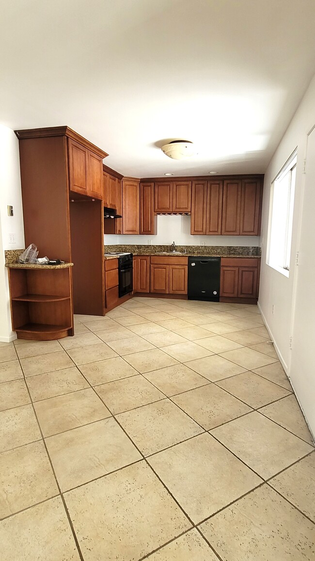 702 N Paulina Ave Unit B, Redondo Beach, CA 90277