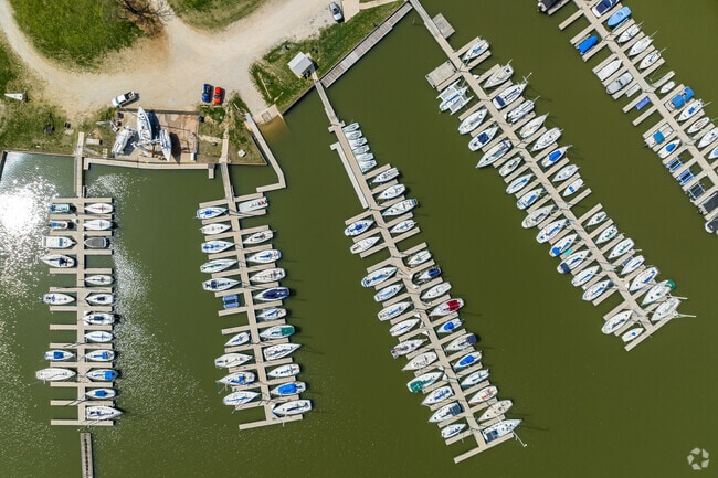 From lakeside picnics to community events, Oak Point offers something for everyone.