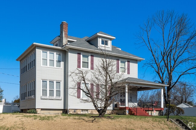 There are few larger homes in the Beechfield suburban area.