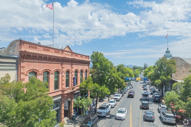 Deer Park is a short drive away from downtown St. Helena.