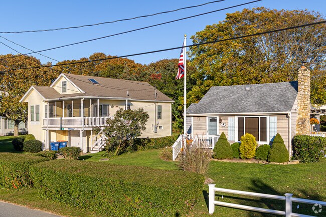 Housing on West Island varies from modest beach cottages to updated midcentury homes.
