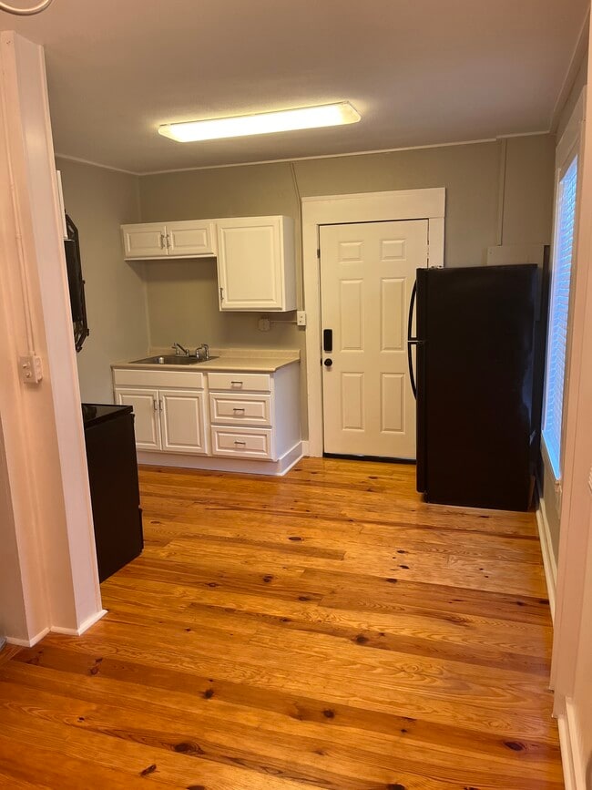 710 W Canal St unit B, Picayune, MS 39466 - photo 5