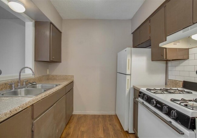 2501 Mission Hill Dr, Austin, TX 78741 - photo 6