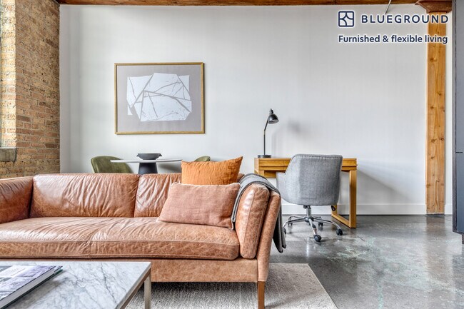 2061 N Southport Ave unit FL3-ID567, Chicago, IL 60614 - photo 2