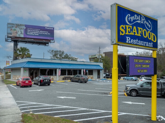 Crystal River Seafood serves a variety of seafood and has an all-you-can-eat kids menu.