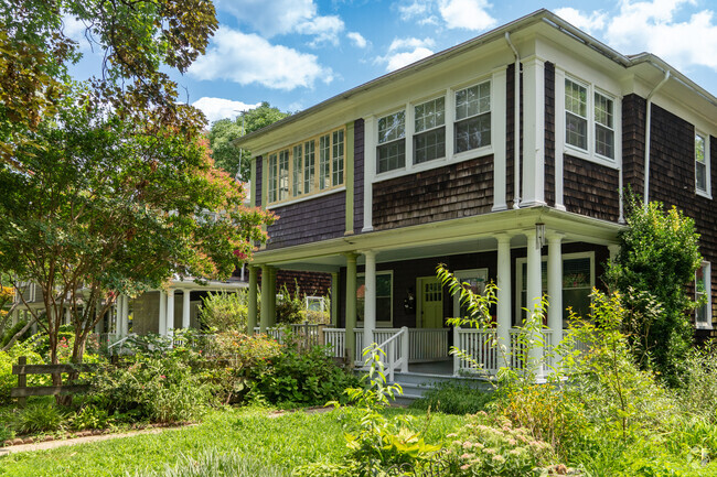 Duplex housing in Wyndhurst mostly feature covered entry ways.