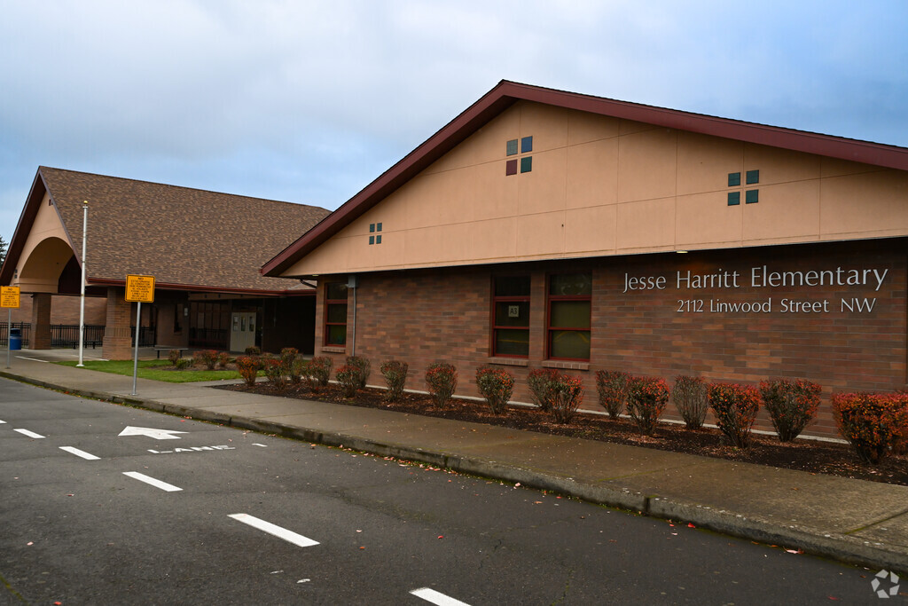 Harritt Elementary School provides education in the neighborhood of 
West Salem.