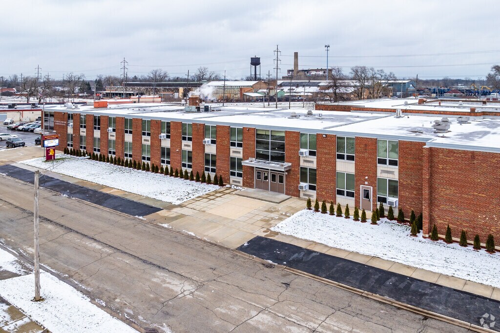 Martin L King Elementary School is located in Dixmoor.