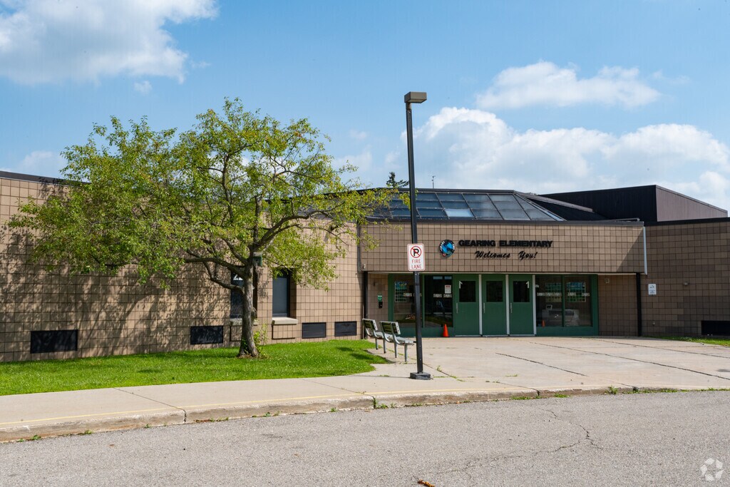 Gearing Elementary School building in St Clair County.